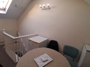 Interior - Serene Southampton Apartment With 3 Bedrooms (Southampton)