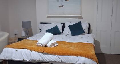 Southampton Serenity - 3 Bedroom Apartment