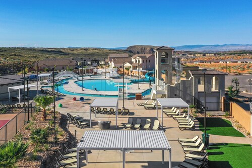 The Southern Sanctuary at Paseos 1387, Private Heated Pool, Hot Tub and Resort Access!