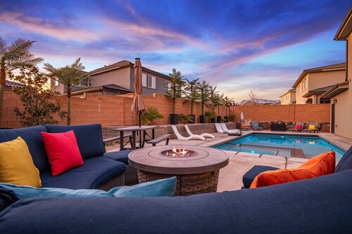 The Southern Sanctuary at Paseos 1387, Private Heated Pool, Hot Tub and Resort Access!