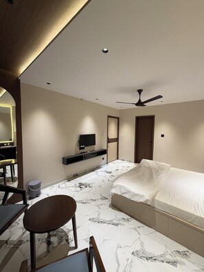 Single Room | Desk, free WiFi