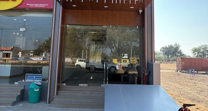 Bharat Inn Hotel And Restaurant