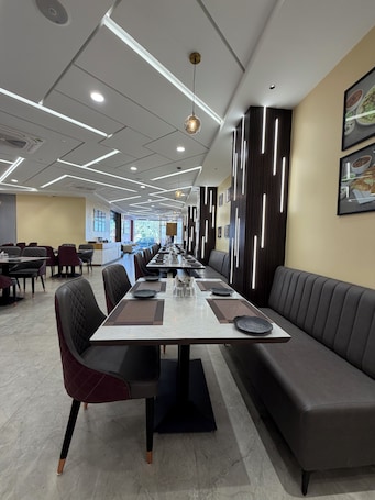 Restaurant. Bharat Inn Hotel And Restaurant