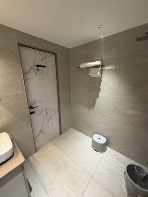 Shower, soap, shampoo, toilet paper