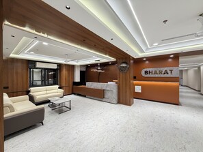 Reception - Bharat Inn Hotel And Restaurant (Nakhtarana)