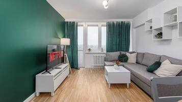 Comfort Apartment, Balcony, Courtyard View | Iron/ironing board, cribs/infant beds, free WiFi, bed sheets