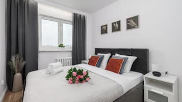 Comfort Apartment, Balcony, Courtyard View | Iron/ironing board, cribs/infant beds, free WiFi, bed sheets