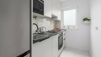 Comfort Apartment, Balcony, Courtyard View | Private kitchen | Full-size fridge, microwave, oven, dishwasher