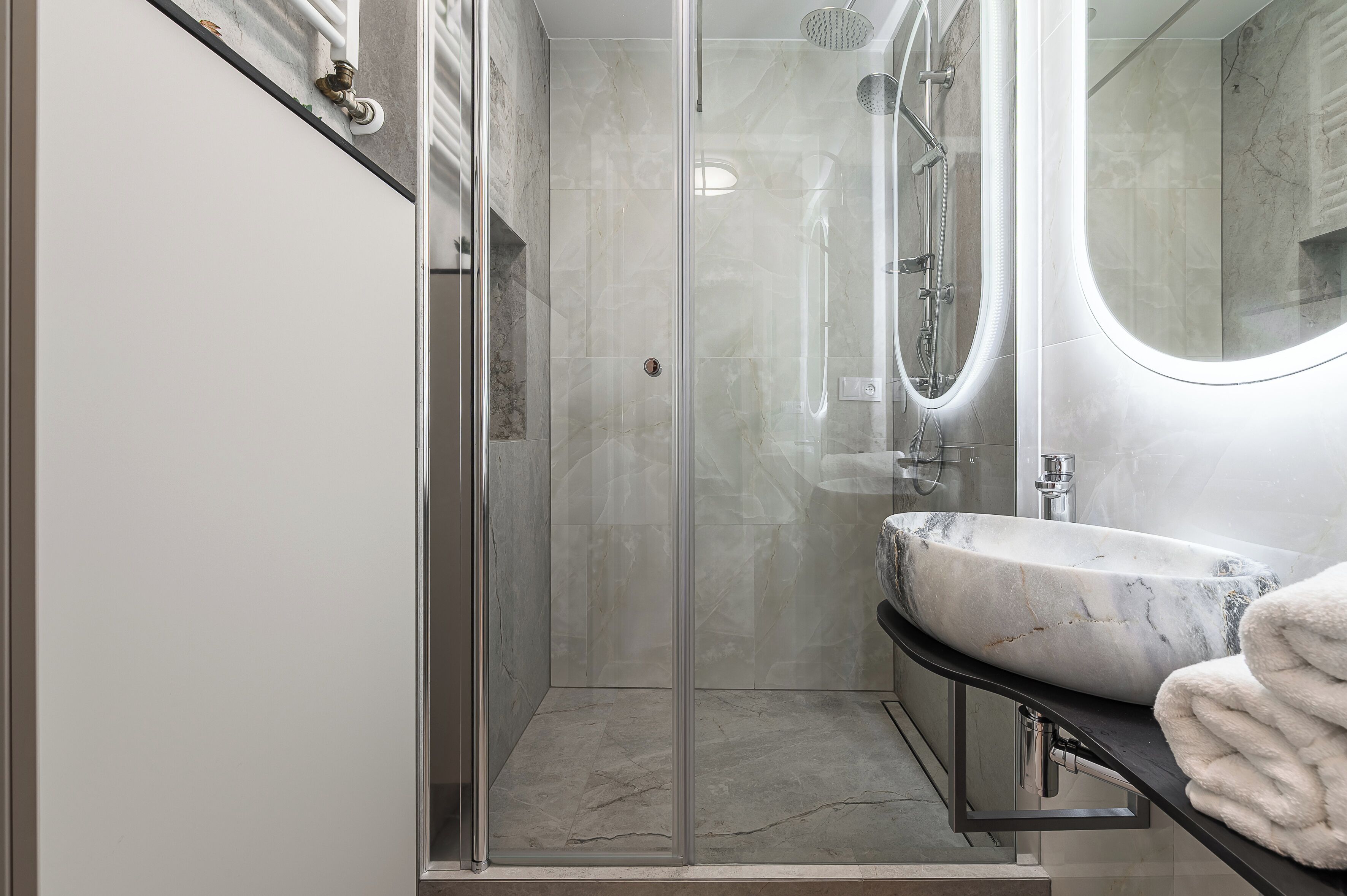 Comfort Apartment, Balcony, Courtyard View | Bathroom | Hair dryer, towels, soap, toilet paper