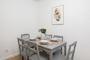Comfort Apartment, Balcony, Courtyard View | In-room dining - Lumina 3-room apartment with balcony (Warsaw)
