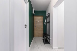 Comfort Apart Daire, Balkon, Avlu Manzaralı | Ses yalıtımı, ütü/ütü masası, beşik/çocuk yatağı 