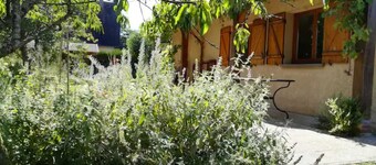 Charming cocoon, garden, on the outskirts of Verneuil