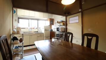 Villa | Private kitchen | Microwave, cookware/dishes/utensils