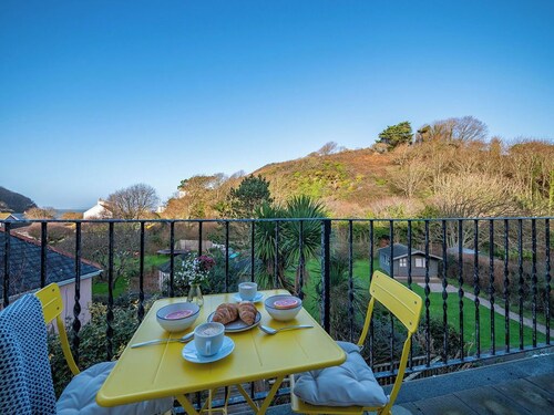 Cosy Hope Cove Cottage just 1 minute walk from the beach