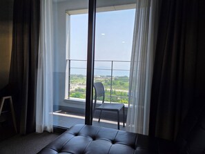 Standard Double Room, Balcony, Sea View | Free WiFi - Riviera Hotel Yeongjong (Incheon)