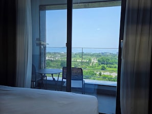 Standard Double Room, Balcony, Sea View | Free WiFi - Riviera Hotel Yeongjong (Incheon)