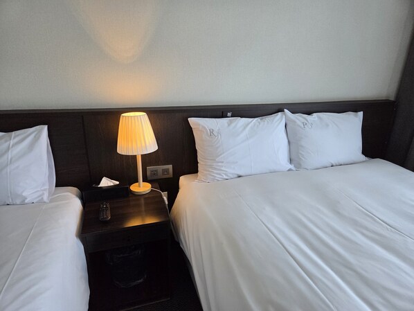 Family Room, Balcony, City View | Free WiFi - Riviera Hotel Yeongjong (Incheon)