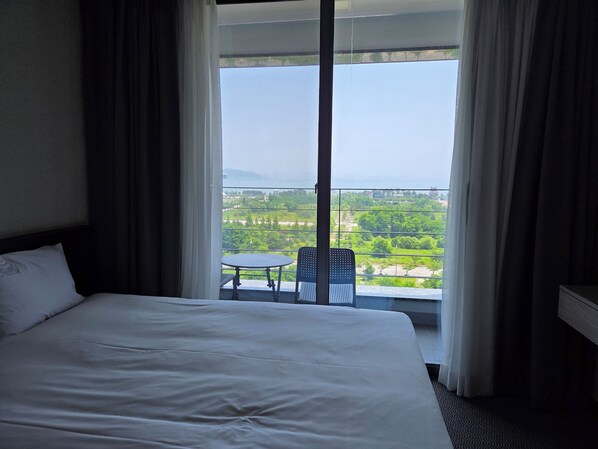 Family Room, Balcony, Sea View | Free WiFi - Riviera Hotel Yeongjong (Incheon)