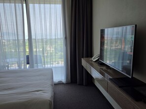 Family Room, Balcony, Sea View | Free WiFi - Riviera Hotel Yeongjong (Incheon)