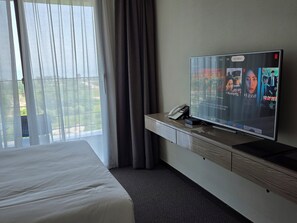 Family Room, Balcony, Sea View | Free WiFi - Riviera Hotel Yeongjong (Incheon)