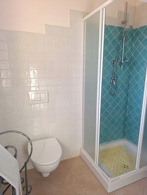 Hair dryer, towels, soap, toilet paper - Villa Marta with 3 bedrooms 2 bathrooms, suitable for families or groups (Tertenia)