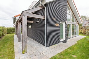 Exterior - modern comfort, close to the beach. (Renesse)