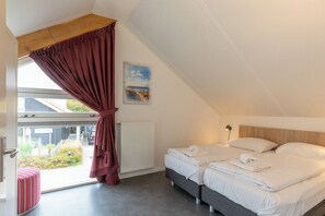 3 bedrooms, free WiFi - Wonderful Beach Holiday Home for 6 (Renesse)