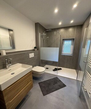 Bathroom - Holiday apartment with 2 bedrooms (Willingen-Usseln)
