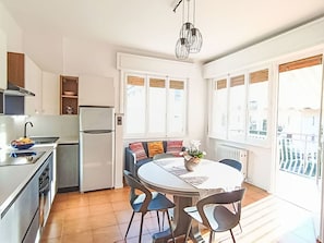 Microwave, oven, dishwasher - Beautiful apartment for 8 people with WIFI, TV and patio (Riva Del Garda)