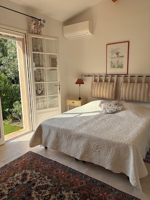 5 bedrooms, WiFi, bed sheets