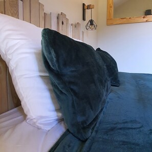 5 chambres, fer et planche à repasser, lit de bébé portatif, Wi-Fi