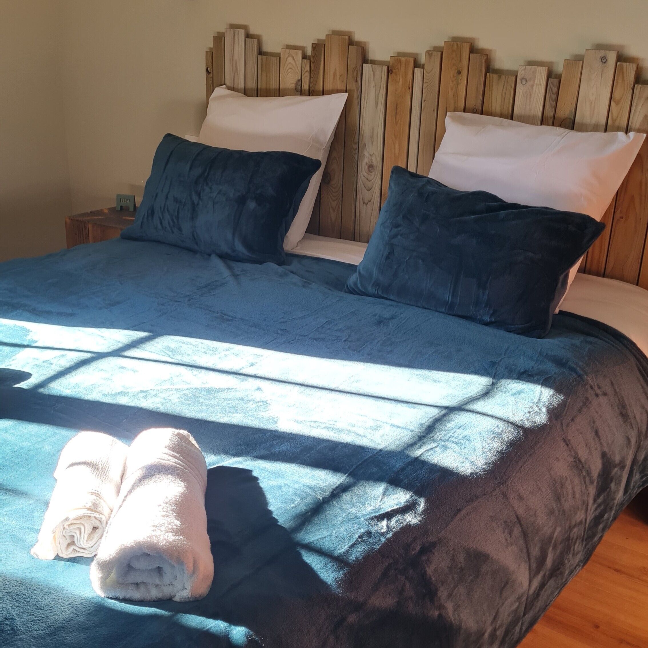 5 slaapkamers, een strijkplank/strijkijzer, reisbedje, wifi