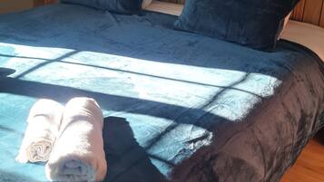 5 slaapkamers, een strijkplank/strijkijzer, reisbedje, wifi