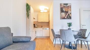Basic Apartment | Living room | Flat-screen TV