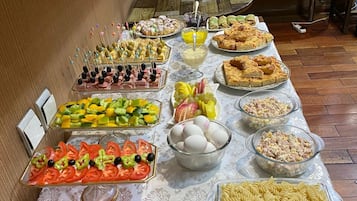 Free daily buffet breakfast