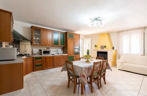 Dining - Villa Oasis of Peace, a true oasis nestled in a green corner. (Partinico)