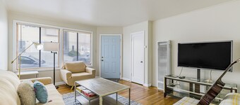 3 Bedroom/ 2Bathroom House, Walkable to BART, Free parking, Game Room, and Views