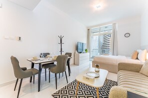 TV - Charming Studio, Easy Access to Beach - Botanica Tower, Dubai Marina (Dubai)