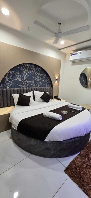 Luxury Double Room - hotel A-one (Gandhinagar)