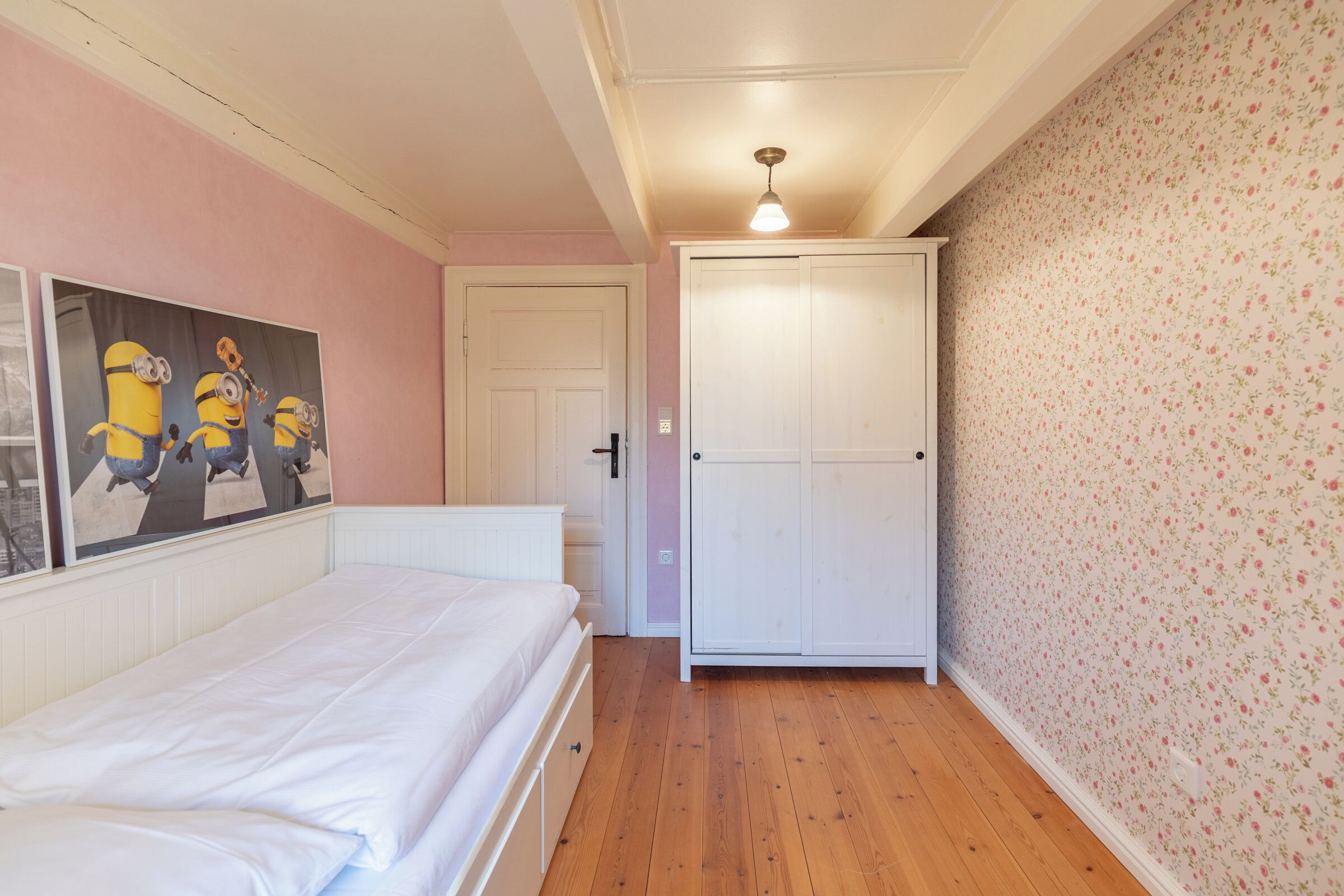 Schreibtisch, Bügeleisen/Bügelbrett, Reisekinderbett, kostenloses WLAN