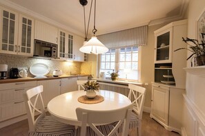 Dining - Cozy 3-room vacation apartment on approx. 80 m² for 4 persons. (Wenningstedt-Braderup (Sylt))
