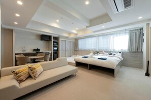 Caja fuerte, tabla de planchar con plancha, wifi gratis