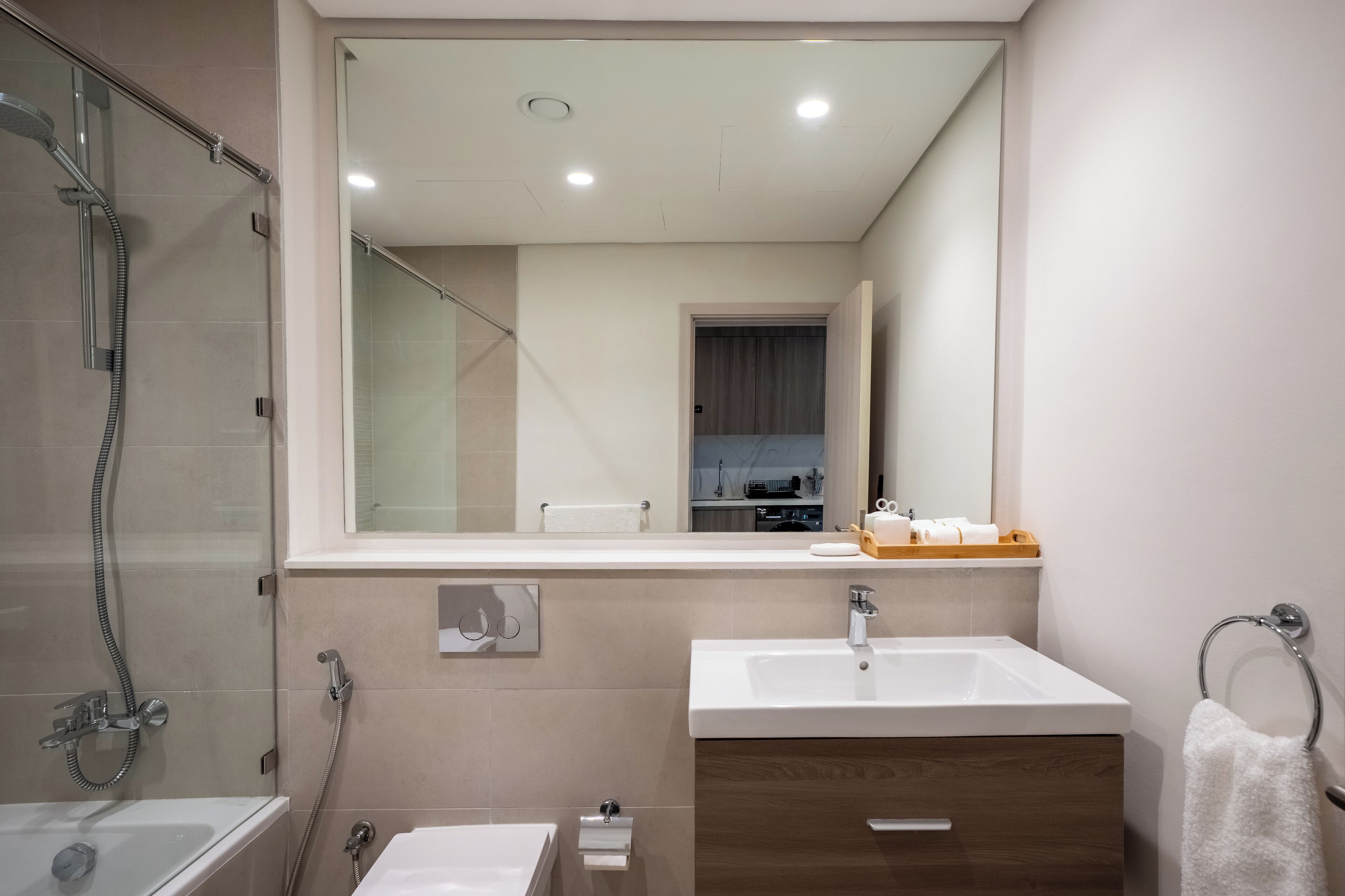 Haartrockner, Bidet, Handtücher, Seife