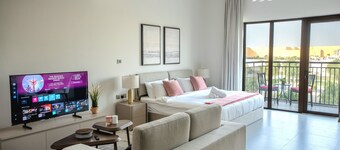 Yas Island Studio, Spacious with Balcony, near Airport and Ferrari World