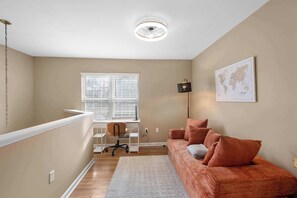 Ferienhaus, Mehrere Betten, Küche, Gartenblick (Tusculum Hilltop Haven) | Innenbereich