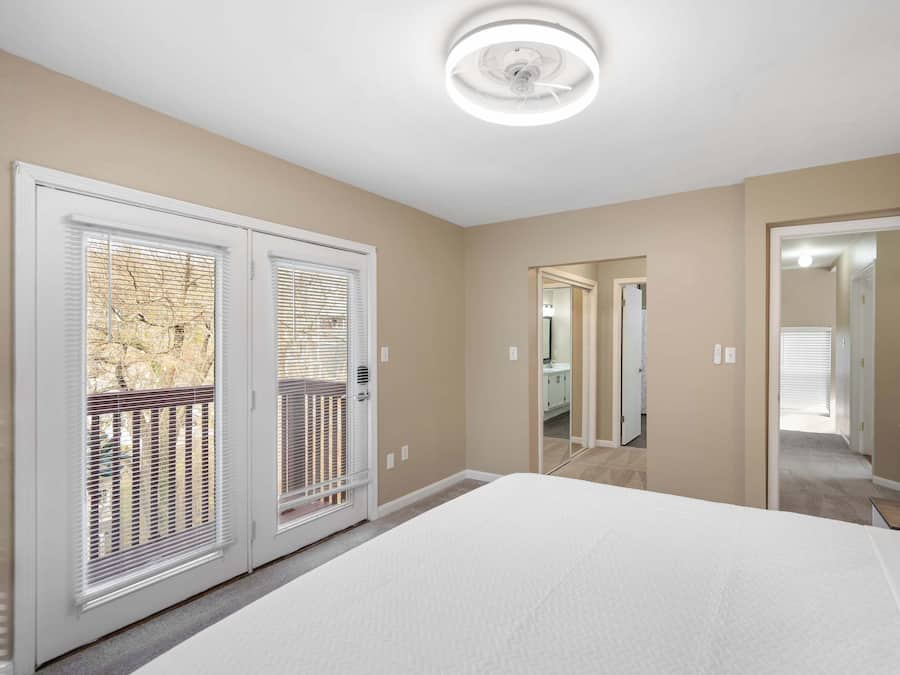 Casa, diversos llits, cuina, vistes al jardí (Tusculum Hilltop Haven) | 3 dormitoris, decoració individual, mobiliari individual i escriptori