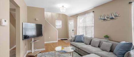 House, Multiple Beds, Kitchen, Garden View (Tusculum Hilltop Haven) | Living area