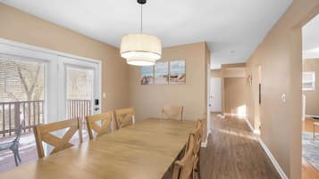 House, Multiple Beds, Kitchen, Garden View (Tusculum Hilltop Haven) | Dining