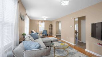 House, Multiple Beds, Kitchen, Garden View (Tusculum Hilltop Haven) | Living area