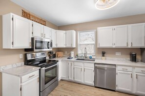 Maison, plusieurs lits, cuisine, vue jardin (Tusculum Hilltop Haven) | Cuisine privée